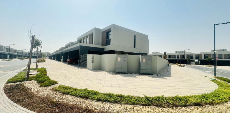 Villa in Dubai, UAE 4 bedrooms, 346.8 sq.m. № 712957