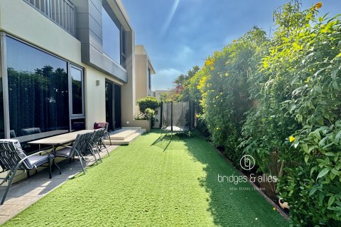 Villa en Dubai Hills Estate, Dubai, EAU 4 dormitorios, 202 m² № 697393