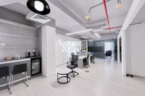 Снять в аренду офис в Бизнес-Бэй, Дубай, ОАЭ 129м2, № 721781 - фото 6