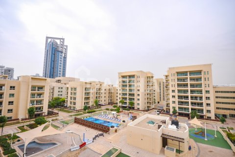 Apartment in Greens, Dubai, UAE 2 bedrooms, 121 sq.m. № 713671 - photo 1