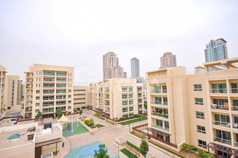 Apartment in Greens, Dubai, UAE 2 bedrooms, 121 sq.m. № 713671 - photo 25