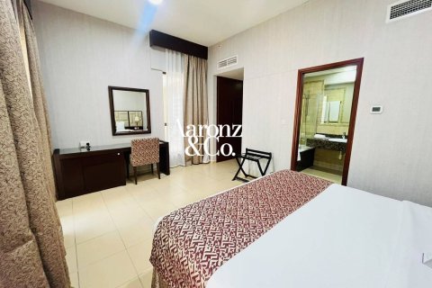 Hotel Apartment in Jumeirah Beach Residence, Dubai, UAE 2 bedrooms, 138 sq.m. № 735983 - photo 5
