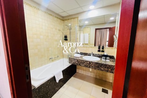 Hotel Apartment in Jumeirah Beach Residence, Dubai, UAE 2 bedrooms, 138 sq.m. № 735983 - photo 17