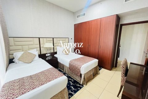 Hotel Apartment in Jumeirah Beach Residence, Dubai, UAE 2 bedrooms, 138 sq.m. № 735983 - photo 2