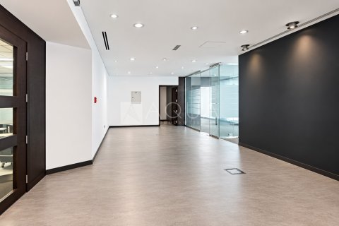 Office in Sheikh Zayed Road, Dubai, UAE 307.8 sq.m. № 735979 - photo 4