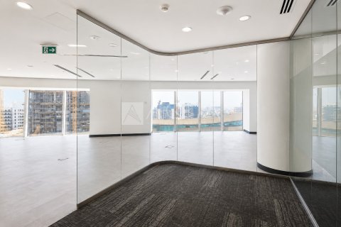 Office in Sheikh Zayed Road, Dubai, UAE 307.8 sq.m. № 735979 - photo 2