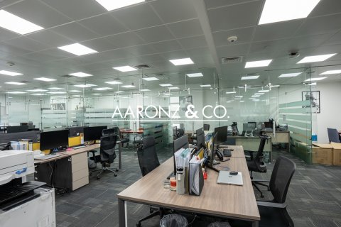 Kontor till försäljning i Business Bay, Dubai, UAE 563.7 kvm Nr. 640213 - fotografi 3