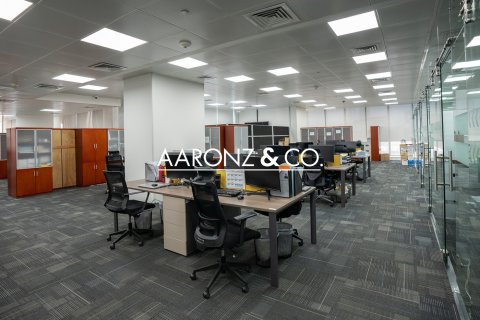 Kontor till försäljning i Business Bay, Dubai, UAE 563.7 kvm Nr. 640213 - fotografi 1