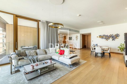 Appartamento a Jumeirah, Dubai, EAU 3 camere da letto, 242.48 mq. № 744883