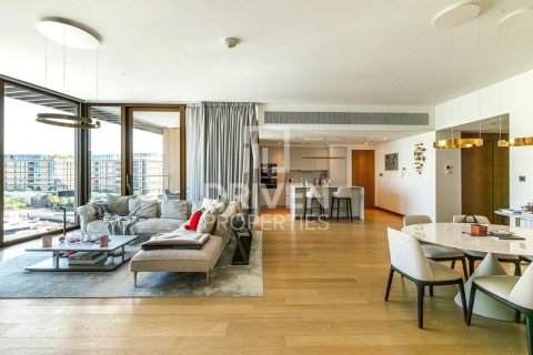 Apartment in Jumeirah, Dubai, UAE 3 bedrooms, 242.48 sq.m. № 744883 - photo 6