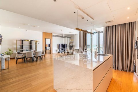 Apartment in Jumeirah, Dubai, UAE 3 bedrooms, 242.48 sq.m. № 744883 - photo 16