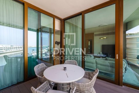 Apartment in Jumeirah, Dubai, UAE 3 bedrooms, 242.48 sq.m. № 744883 - photo 23