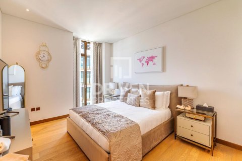 Apartment in Jumeirah, Dubai, UAE 3 bedrooms, 242.48 sq.m. № 744883 - photo 9