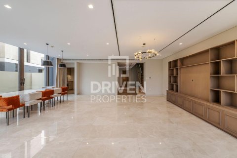 Villa à vendre à  Jumeirah, Dubai, EAU 5 chambres, 540 m2 № 683047 - photo 2