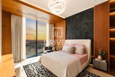 Vilë në Umm Suqeim, Dubai, Emiratet e Bashkuara Arabe 5 dhoma gjumi, 594.58 m2. № 755750 - Foto 19