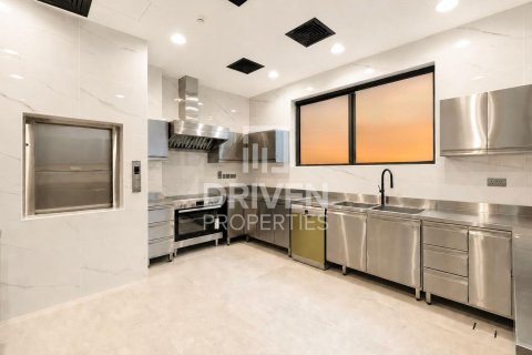 Vilë në Umm Suqeim, Dubai, Emiratet e Bashkuara Arabe 5 dhoma gjumi, 594.58 m2. № 755750 - Foto 29