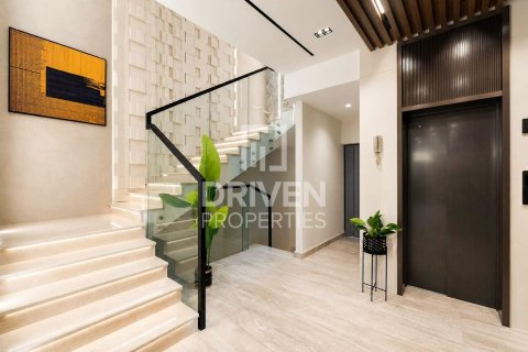 Vilë në Umm Suqeim, Dubai, Emiratet e Bashkuara Arabe 5 dhoma gjumi, 594.58 m2. № 755750 - Foto 9