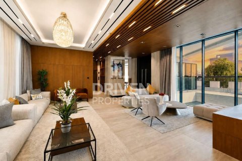 Vilë në Umm Suqeim, Dubai, Emiratet e Bashkuara Arabe 5 dhoma gjumi, 594.58 m2. № 755750 - Foto 7