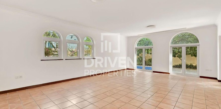 Villa The Villa, Dubaijā, AAE 5 istabas, 1000.94 m2 Nr. 745296