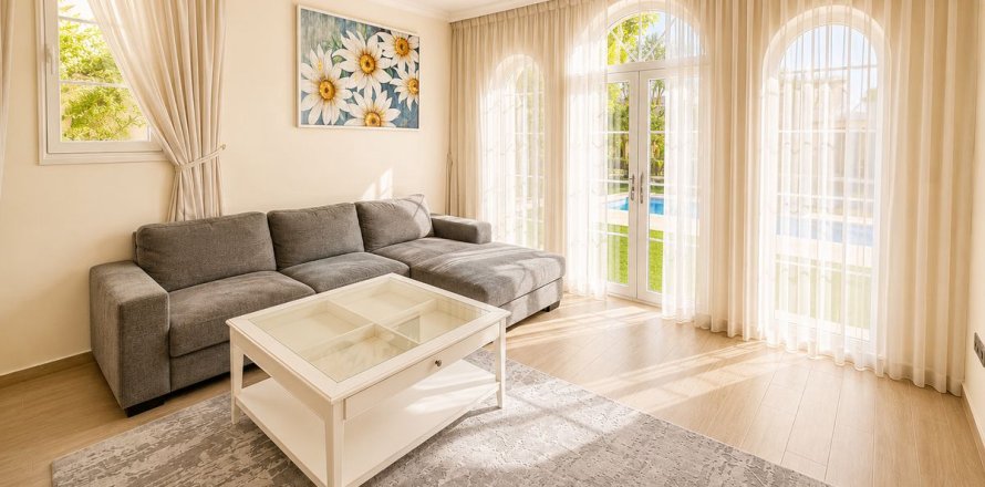 Vila di Jumeirah Park, Dubai, UEA 3 kamar tidur, 680 m2 nomor 711492