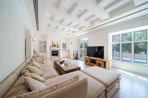 Вилла Джумейра Гольф Эстейтс, Дубай, БАӘ-да 5 жатын бөлмелер, 530 м² № 659874 - фото 2