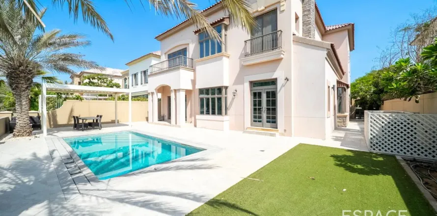 Вилла Джумейра Гольф Эстейтс, Дубай, БАӘ-да 5 жатын бөлмелер, 530 м² № 659874