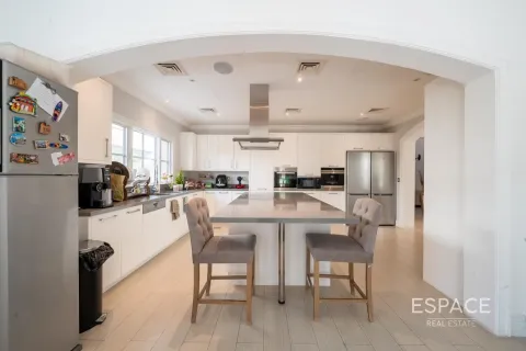 Вилла Джумейра Гольф Эстейтс, Дубай, БАӘ-да 5 жатын бөлмелер, 530 м² № 659874 - фото 8