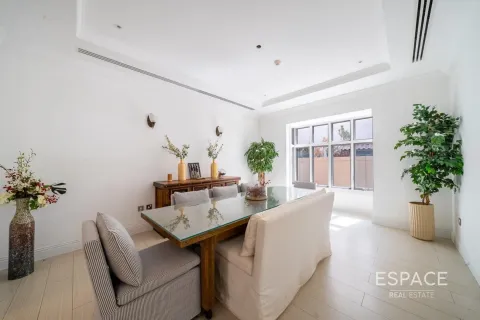 Вилла Джумейра Гольф Эстейтс, Дубай, БАӘ-да 5 жатын бөлмелер, 530 м² № 659874 - фото 5