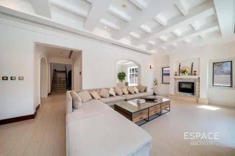 Вилла Джумейра Гольф Эстейтс, Дубай, БАӘ-да 5 жатын бөлмелер, 530 м² № 659874 - фото 6