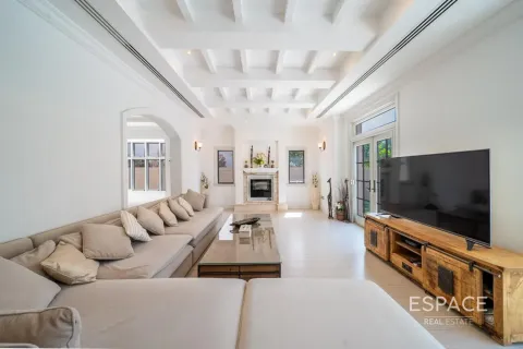 Вилла Джумейра Гольф Эстейтс, Дубай, БАӘ-да 5 жатын бөлмелер, 530 м² № 659874 - фото 3