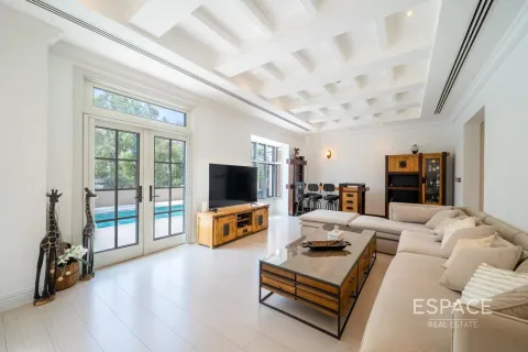 Вилла Джумейра Гольф Эстейтс, Дубай, БАӘ-да 5 жатын бөлмелер, 530 м² № 659874 - фото 4