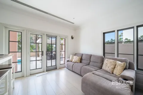 Вилла Джумейра Гольф Эстейтс, Дубай, БАӘ-да 5 жатын бөлмелер, 530 м² № 659874 - фото 14