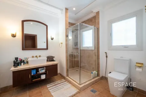 Вилла Джумейра Гольф Эстейтс, Дубай, БАӘ-да 5 жатын бөлмелер, 530 м² № 659874 - фото 12