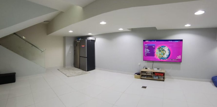 Villa in Dubai, UAE 3 bedrooms, 170.2 sq.m. № 698999