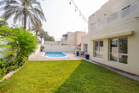 Villa zum Verkauf in Meadows, Dubai, VAE 6 Schlafzimmer, 628.4 m2 Nr. 749206 - Foto 2