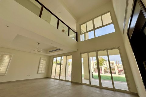 Villa in vendita a Ras Al Khaimah, EAU 4 camere da letto, 443 mq. № 734868 - foto 10