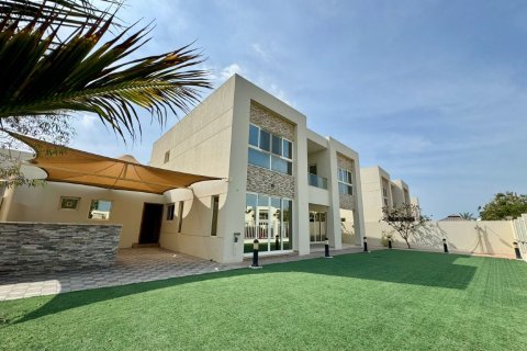 Villa in vendita a Ras Al Khaimah, EAU 4 camere da letto, 443 mq. № 734868 - foto 8