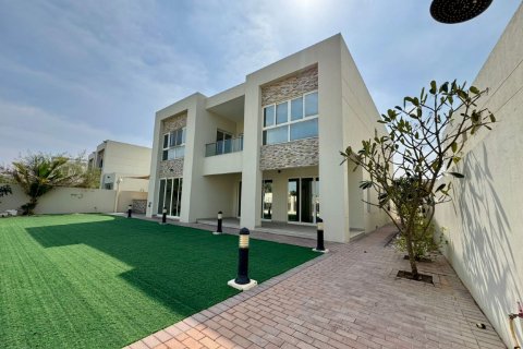 Villa in vendita a Ras Al Khaimah, EAU 4 camere da letto, 443 mq. № 734868 - foto 1