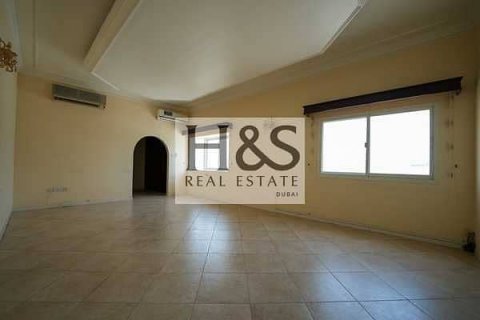 Vilë në Dubai, Emiratet e Bashkuara Arabe 4 dhoma gjumi, 1407 m2. № 642223 - Foto 2
