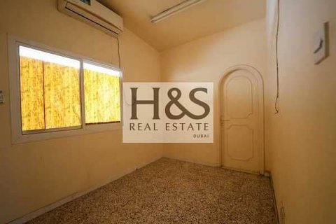 Vilë në Dubai, Emiratet e Bashkuara Arabe 4 dhoma gjumi, 1407 m2. № 642223 - Foto 15
