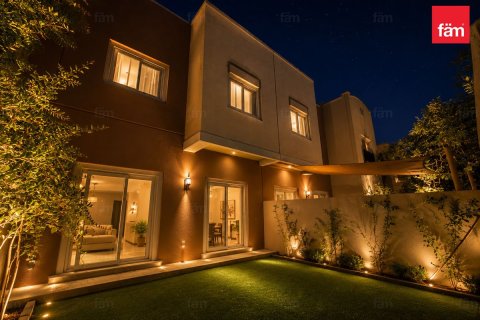 Řadový dům v Dubai, SAE 3 ložnice, 162.2 m² Č.: 726789