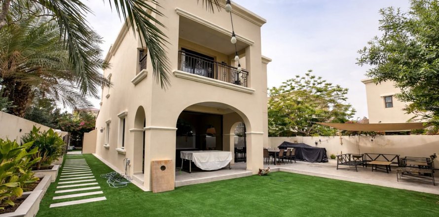 Villa i Dubai, UAE 3 soveværelser, 405 kvm № 699714