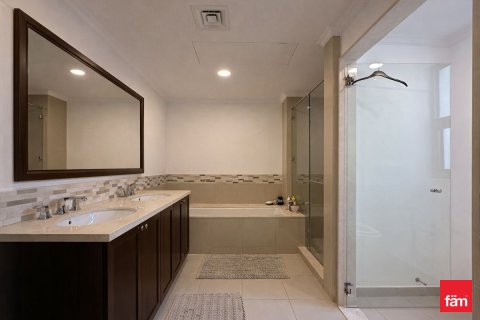 Villa til salg i Dubai, UAE 3 soveværelser, 405 kvm № 699714 - foto 12