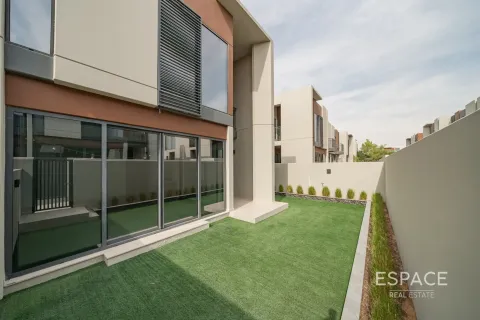 Villa til salgs i Dubai Land, Dubai, Emiratene 4 soverom, 243 kvm Nr. 661031 - Foto 2