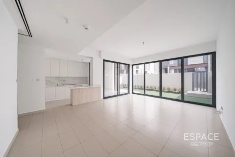 Villa til salgs i Dubai Land, Dubai, Emiratene 4 soverom, 243 kvm Nr. 661031 - Foto 3