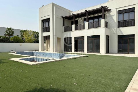 Снять в аренду виллу в Мохаммед Бин Рашид Сити, Дубай, ОАЭ 6 спален, 1179.03м2, № 650551 - фото 1