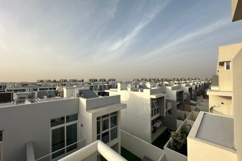 Зняти в оренду таунхаус в DAMAC Hills (Akoya by DAMAC), Дубай, ОАЕ 5 спалень, 112м2, № 720625 - фото 7
