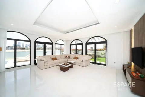 Vilă de închiriat în Palm Jumeirah, Dubai, EAU 4 dormitoare, 465 mp.  №661180 - poză 2