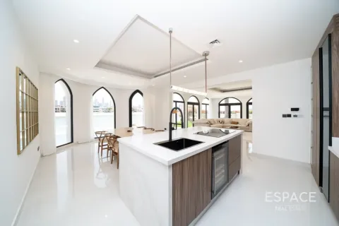 Vilă de închiriat în Palm Jumeirah, Dubai, EAU 4 dormitoare, 465 mp.  №661180 - poză 5