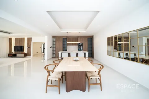 Vilă de închiriat în Palm Jumeirah, Dubai, EAU 4 dormitoare, 465 mp.  №661180 - poză 6